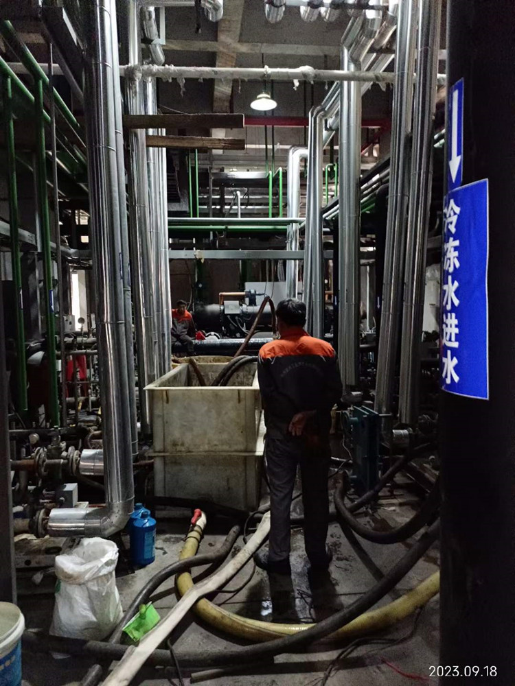 滚筒轧辊午夜国产精品视频4_副本